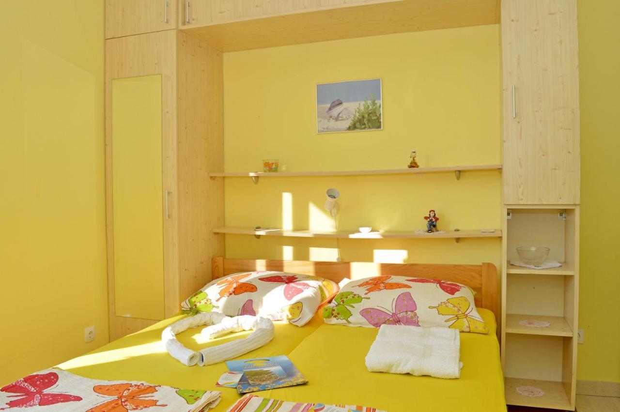 Apartment And Rooms Katica Biograd Na Moru Bagian luar foto